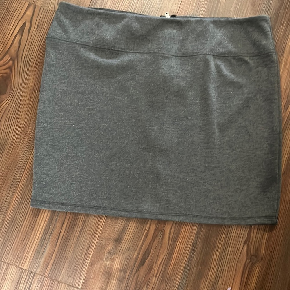 Womens grey pencil skirt NEW Xhiliration XL back zipper